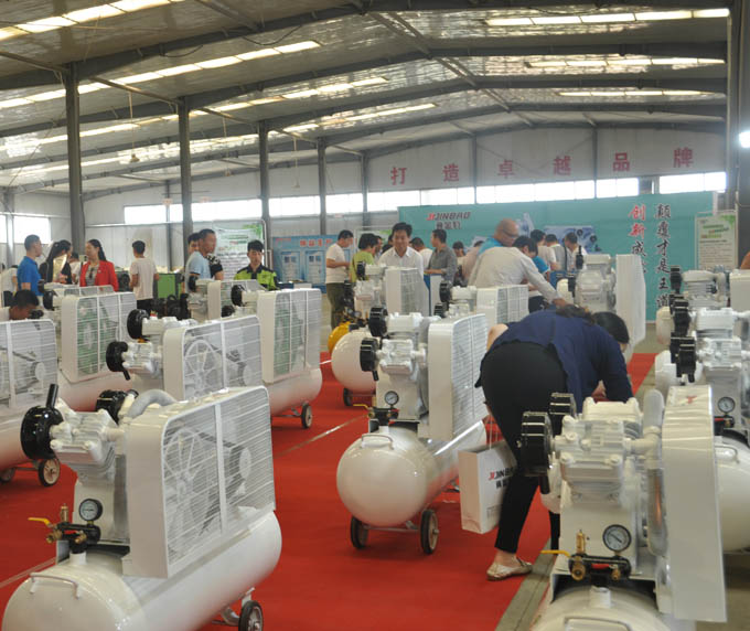 2016冀金豹全无油机新品发布会